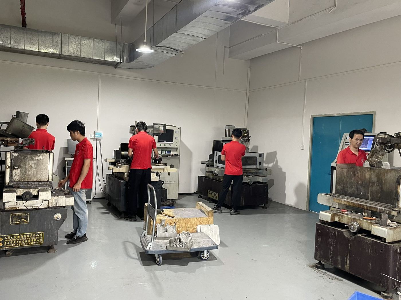 Plastic 3D printing workshop with a printer bank under operator control